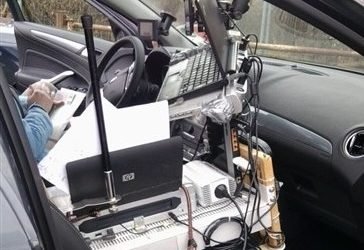 Mobile Worker Outfits Car as Virtual Office Space